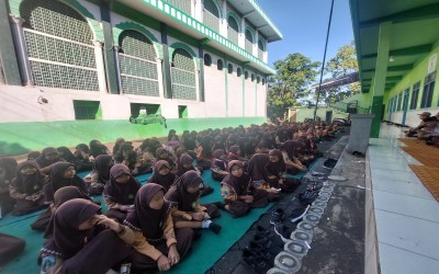 Mi Hidayatun Nasyiin Menggelar Acara khotmil Qur'anDalam Rangka Memperingati Hari Pendidikan Nasional